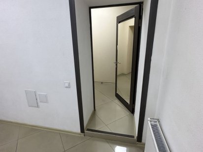 Офис 12 метров , вода канализация  в бизнес центре