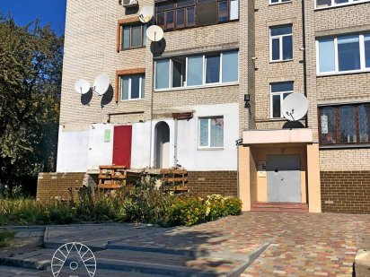 Продам 3-Х комнатную 104 квадрата на ДНСе.Кирпичный дом 2000 года. Белая Церковь