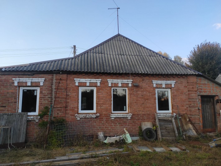 Дом 70м у реки Б.Даниловка, Караван, в состоянии ремонта - фото 1