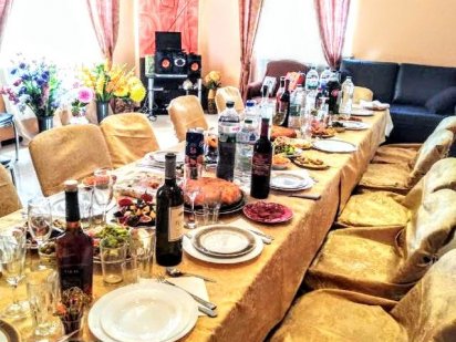 273 Великий будинок подобово для компаній Киев