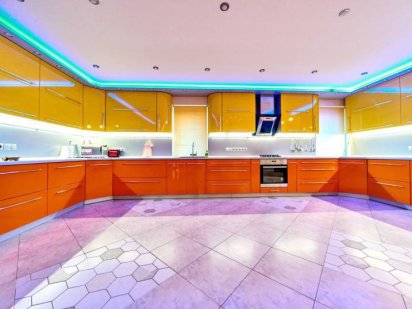 Триповерховий котедж на добу Киев