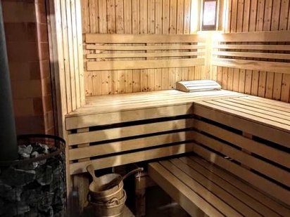 Будинок-зруб з басейном з підігрівом та лазнею. Киев