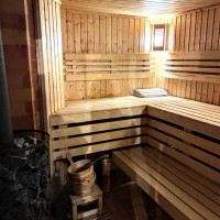 Будинок-зруб з басейном з підігрівом та лазнею. Киев