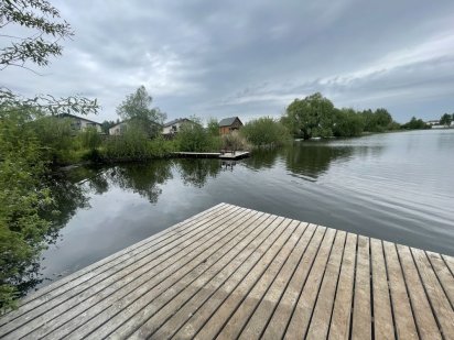 Участок с выходом к озеру под строительство