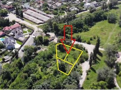 Продам большой участок в Центре Кременчук