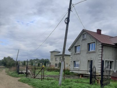 Ділянка в р-ні м.Чернівці (Молодія),біля об'їздної, 60 сот,газ,світло Чернівці