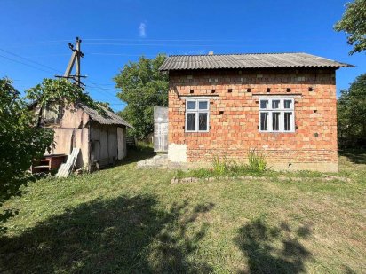 Продаж земельної ділянки з будинком. Ціна 5100$ Чернівці