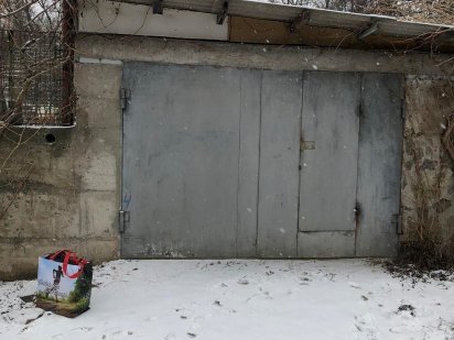 Ділянка землі з будовою