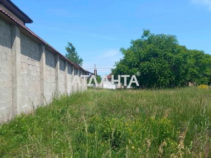 Продаётся участок  в Червоном хуторе в хорошем месте Одеса