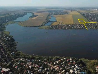 Участо 10мин езды от Одессы и Моря.