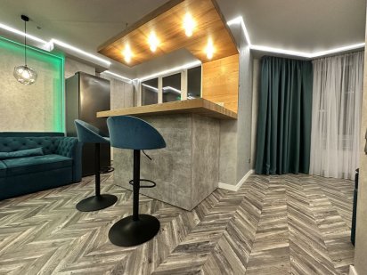 Сдам квартиру посуточно студия с дизайнерским ремонтом возле метро Київ