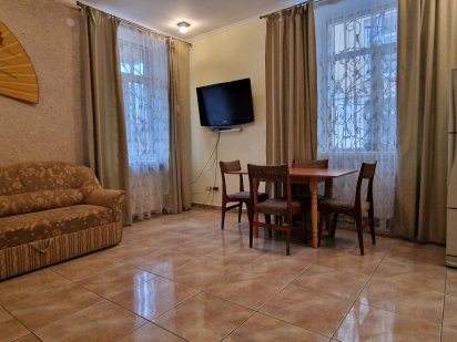 Подобово.Центр.Парковка безкоштовно,центр до 5 осіб, Львів