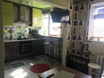 Здам подобово квартиру з сучасним ремонтом біля 10-ї лікарні Одеса