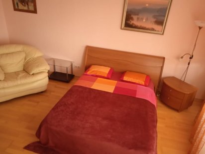 1 ком.Ахматовой 13 д Киев