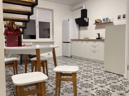 Сучасна двоповерхова квартира подобово Захисників України Харьков