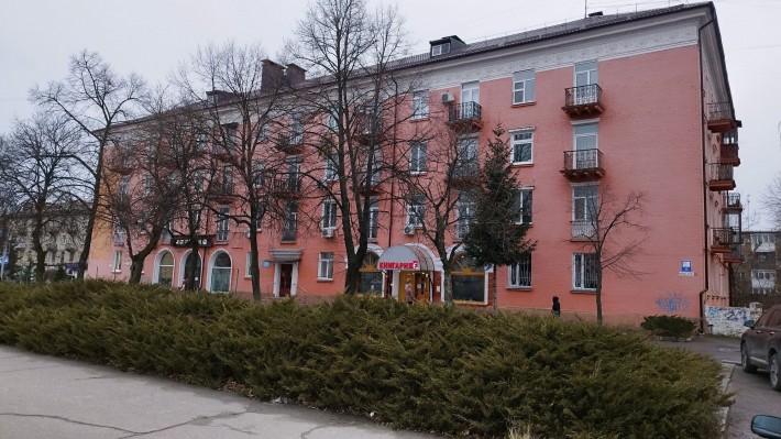 Продам 3-х кімнатну квартиру ,,сталінку" в самому центрі міста, АО - фото 1