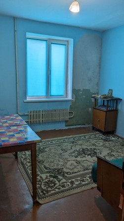 Продам 1 комнатную гостинку район Одесской , ул. Монюшка. - фото 1