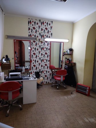 Продам часть дома,ул.Первомайская  действующая парикмахерская - фото 1