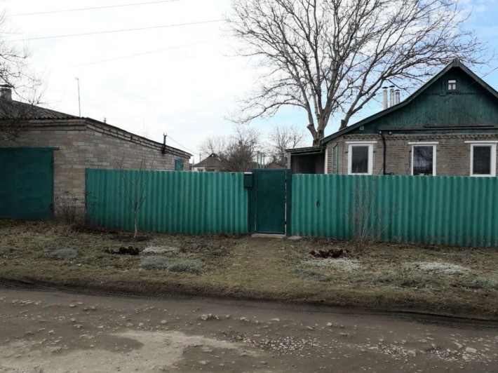 Дом  с гаражем поселок Ивановка ( центр) - фото 1