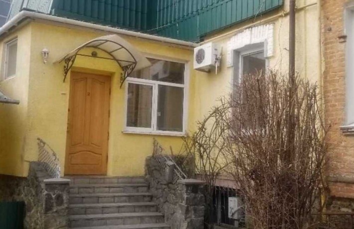 Продаж частини будинку на вул. Монастирська. Може бути під комерцію - фото 1