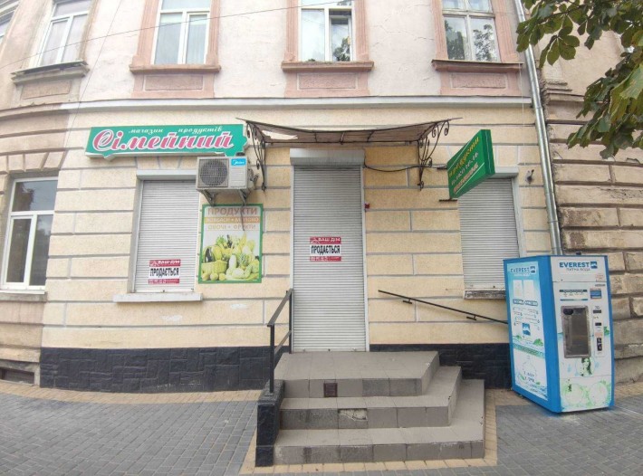 Продається комерційне приміщення по вул. Підзамче (біля заправки ОККО) - фото 1