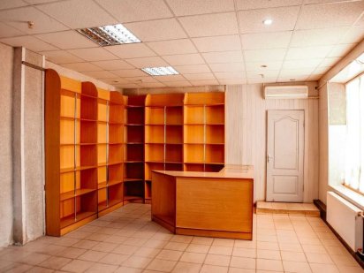 Продам кирп.  МАГАЗИН по ул . Суворова 25  120 кв .м. 22000 Кременчуг