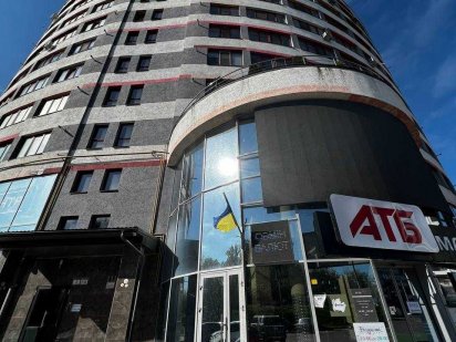 фасадне приміщення з орендарями! Івано-Франківськ