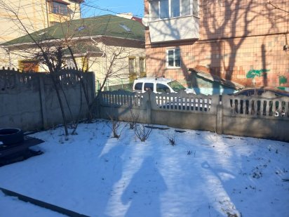 Продам комерційне приміщення в р-н Пивзаваду з землею Ровно