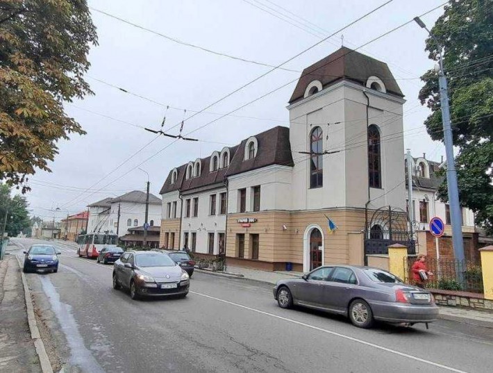 ПРОДАЖ нежитлової  3-х  пов. будівлі  в м. Луцьку, район старого міста - фото 1