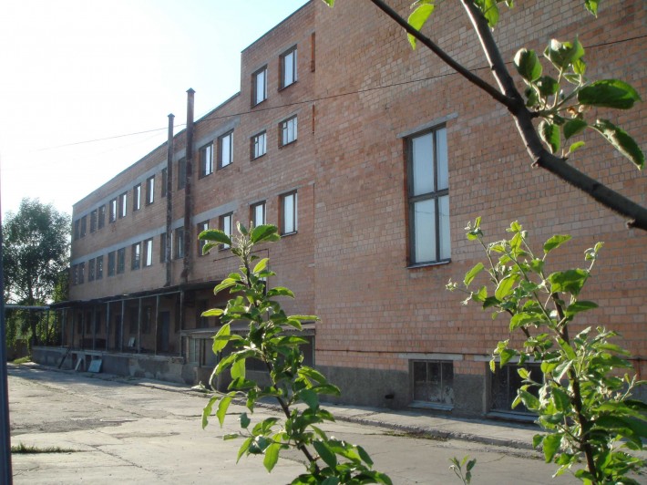 Продаж коммерційноі будівлі 4303 м кв, вул. Комарова 5 - фото 1