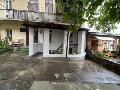 Продаж приміщення в центрі (є орендарі) Черновцы