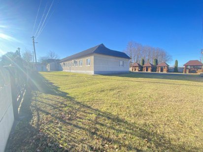 Продаж швейчного цеху 600 квадратних метрів, ділянка 20 сотк Черновцы