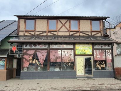 ПРОДАЖ КОМЕРЦІЙНОГО приміщення на три поверхи - окреме 174,06 м² Ужгород