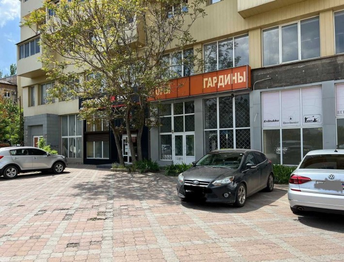 Продам встроенное нежилое торговое помещение в центре Донецка. - фото 1