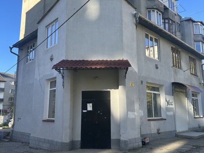 Приміщення з орендарями. 400 євро в міс -5 р., Авангардна Черновцы