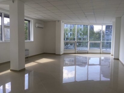 Комерційне приміщення в БЦ біля Будинку Торгівлі Черкассы