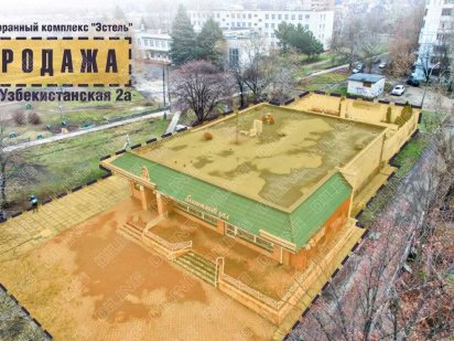 Здание с огражденной территорией на Правом берегу