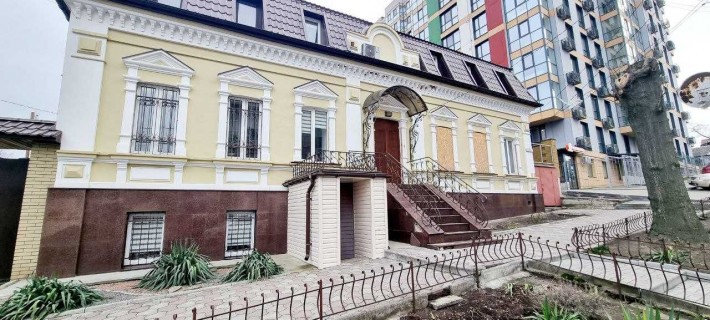 Продам, Центр, Помещение, 330 кв.м., кабинетная система, ремонт - фото 1