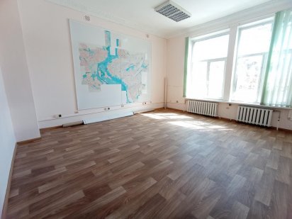 Продаж офісного приміщення по вул. Олександрівській - 883 кв.м.