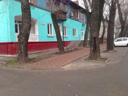 продам нежитлове офісне приміщення в центрі з окремим входом