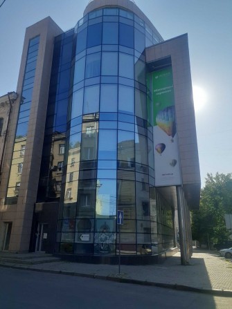Будівля з офісними приміщеннями у центрі Харкова, S- 3667 кв.м. - фото 1