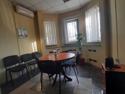 Продам просторный офис(240 метров)в центре города.