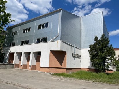 Окремо розташована, триповерхова офісно-виробнича будівля 1296м Киев