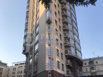 Шевченка Т.бул 33б Окремий Вхід 1-ий поверх метро Університет 150м2 Київ