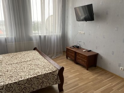 Продам свою в новом жк центр транспорт под аренду стоянка студент авто Харьков