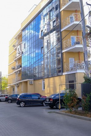 Коммерческое здание в Приморском районе. - фото 1