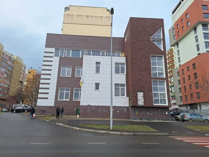 Продажа 3-х этажного здания на ул. Сахарова - фото 1