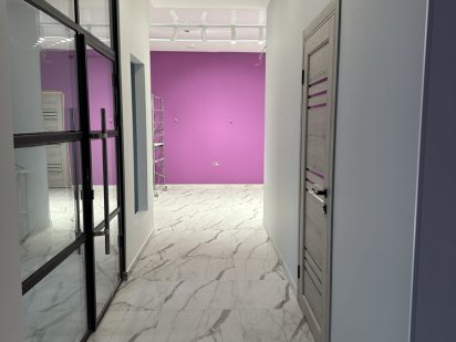 Робоче місце майстра манікюру у салоні краси. Половина місяця Луцьк