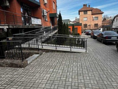 Оренда комерційного приміщення, по вул. Чорноморська 4а. Черновцы