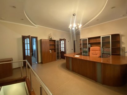 ЦЕНТР! Сдам Офис 120 кв.м с Ремонтом и Мебелью в р-не Красной площади Чернигов